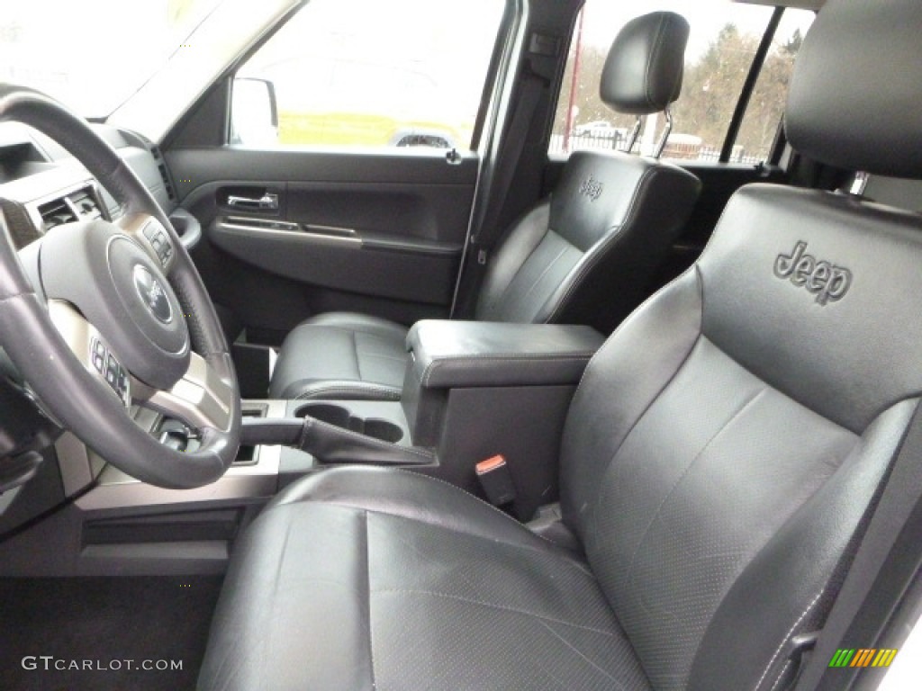 2012 Liberty Jet 4x4 - Bright White / Dark Slate Gray photo #14
