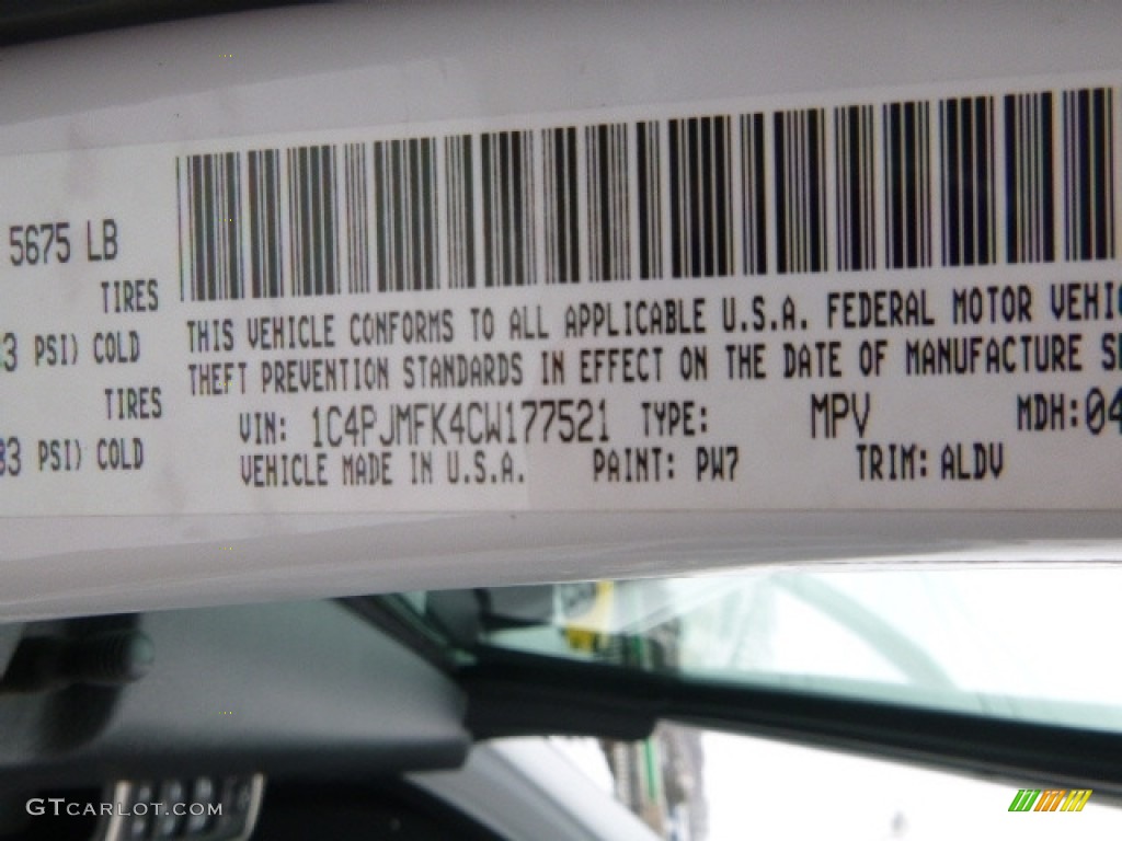 2012 Liberty Jet 4x4 - Bright White / Dark Slate Gray photo #16
