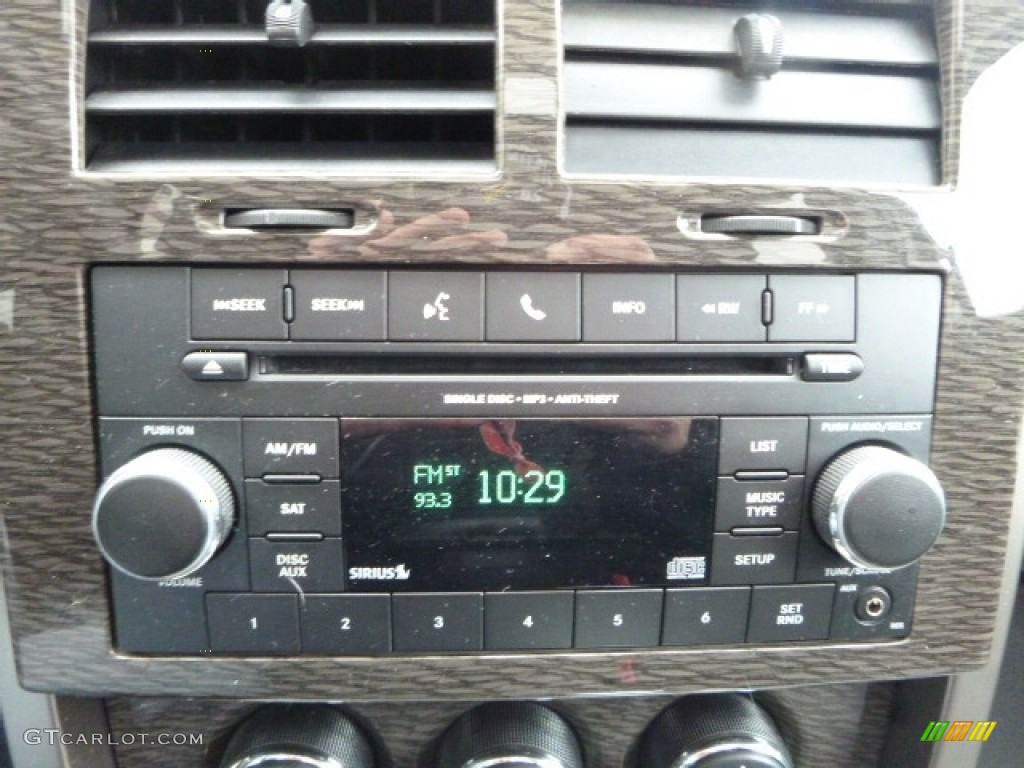 2012 Liberty Jet 4x4 - Bright White / Dark Slate Gray photo #18