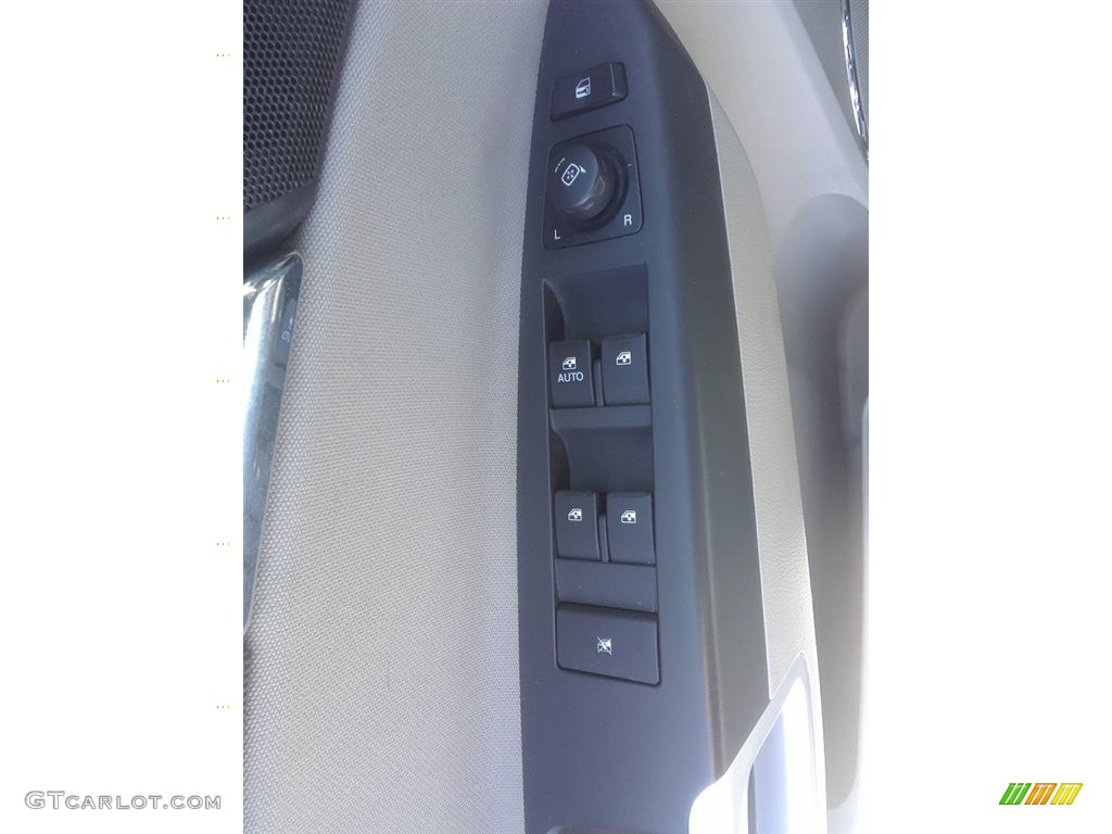 2008 VUE XE - Silver Pearl / Tan photo #10