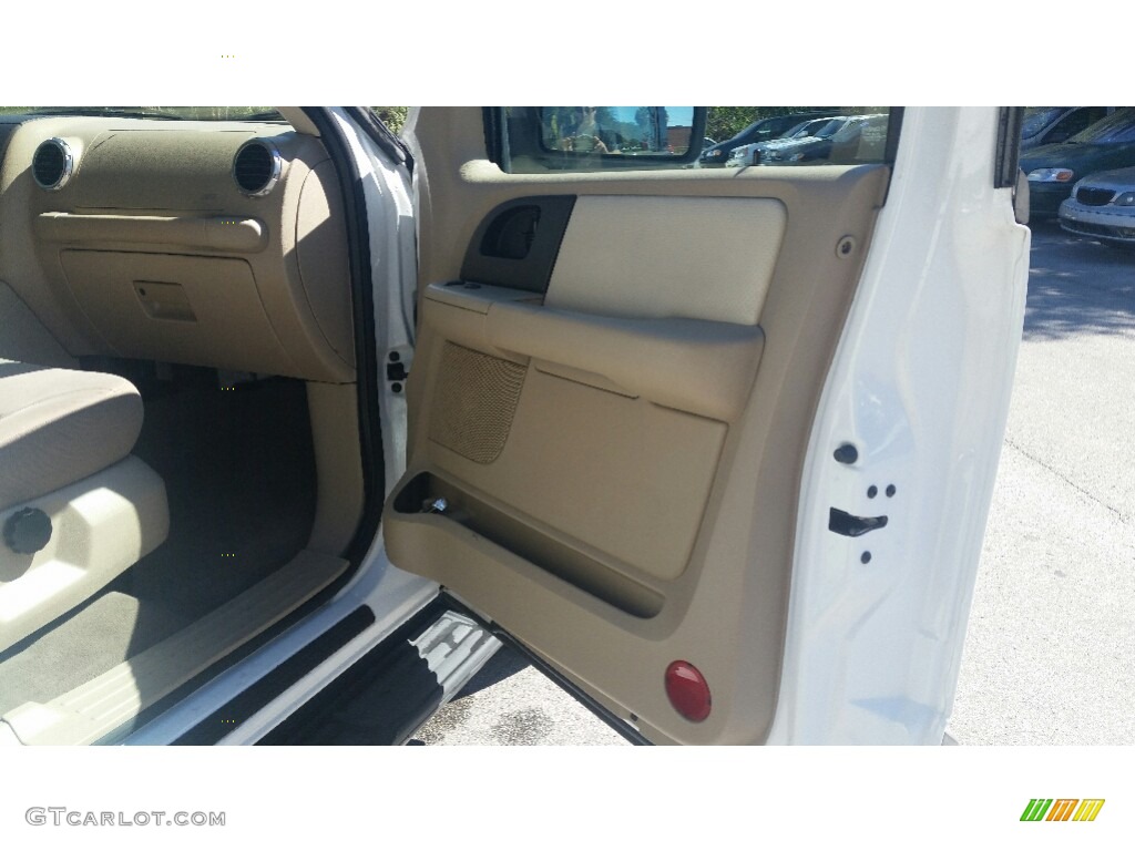 2003 Expedition XLT - Oxford White / Medium Parchment photo #15