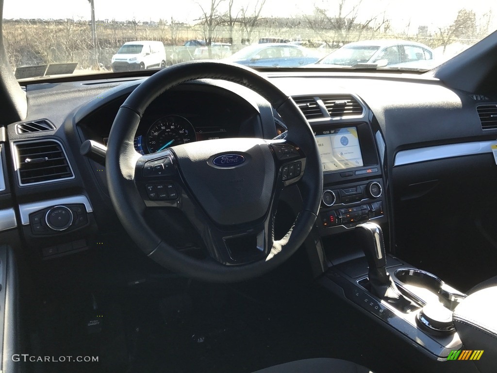 2017 Explorer XLT 4WD - Shadow Black / Ebony Black photo #9