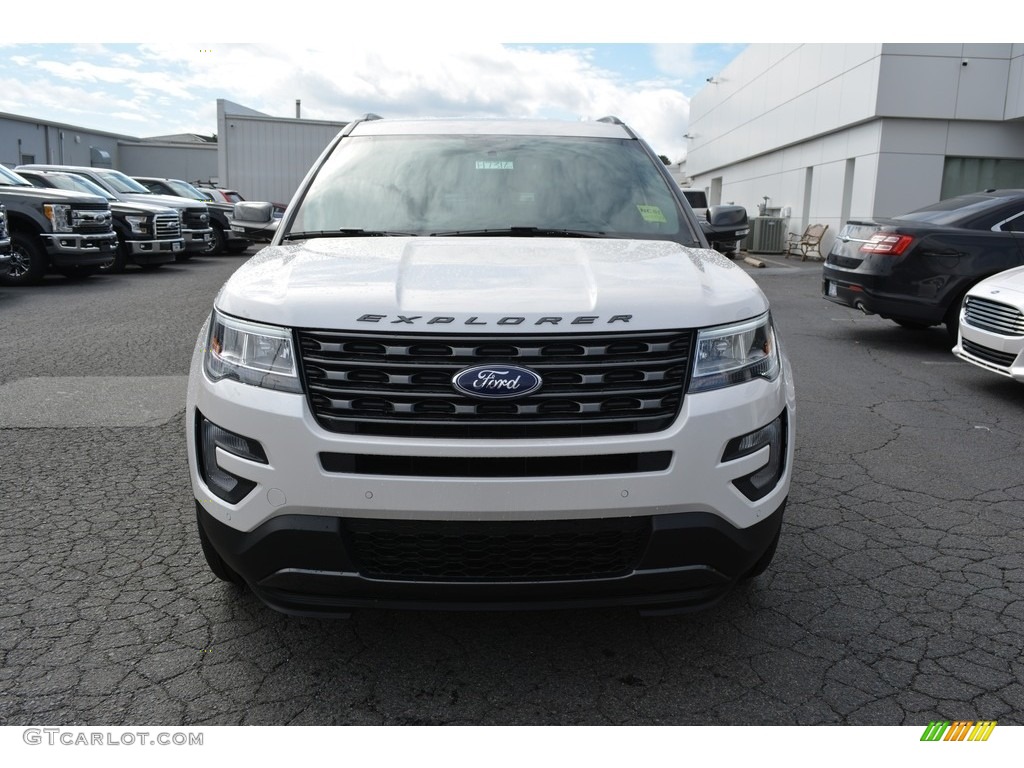 2017 Explorer XLT 4WD - White Platinum / Sport Appearance Dark Earth Gray photo #4