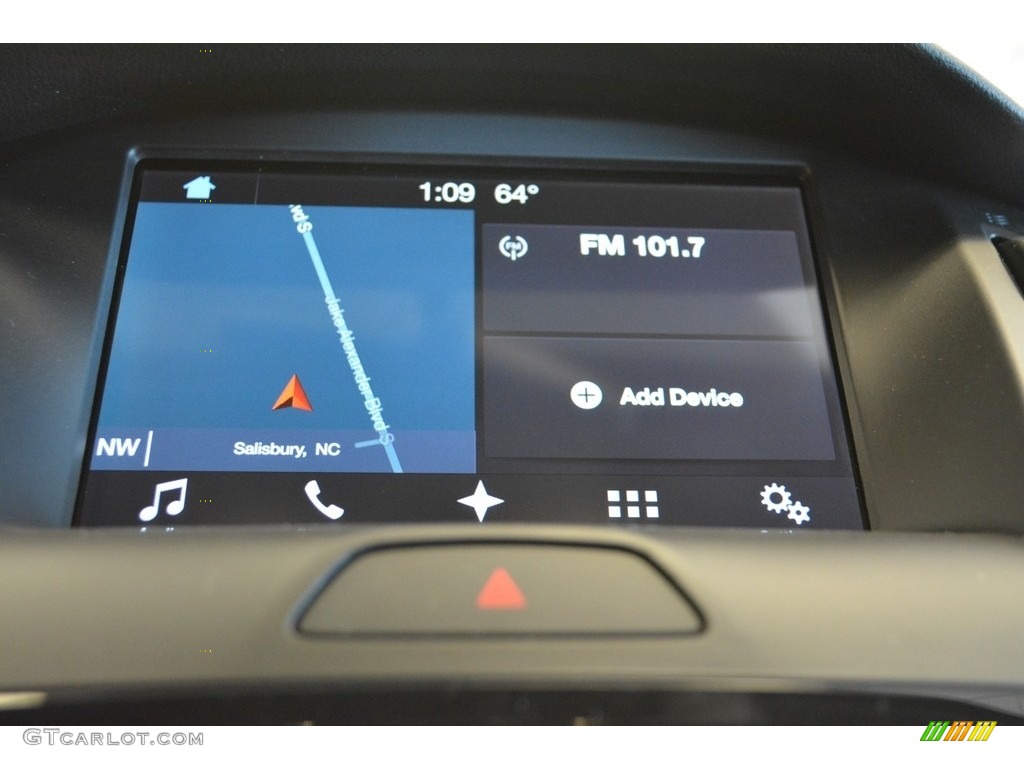 2017 Ford Focus RS Hatch Controls Photos