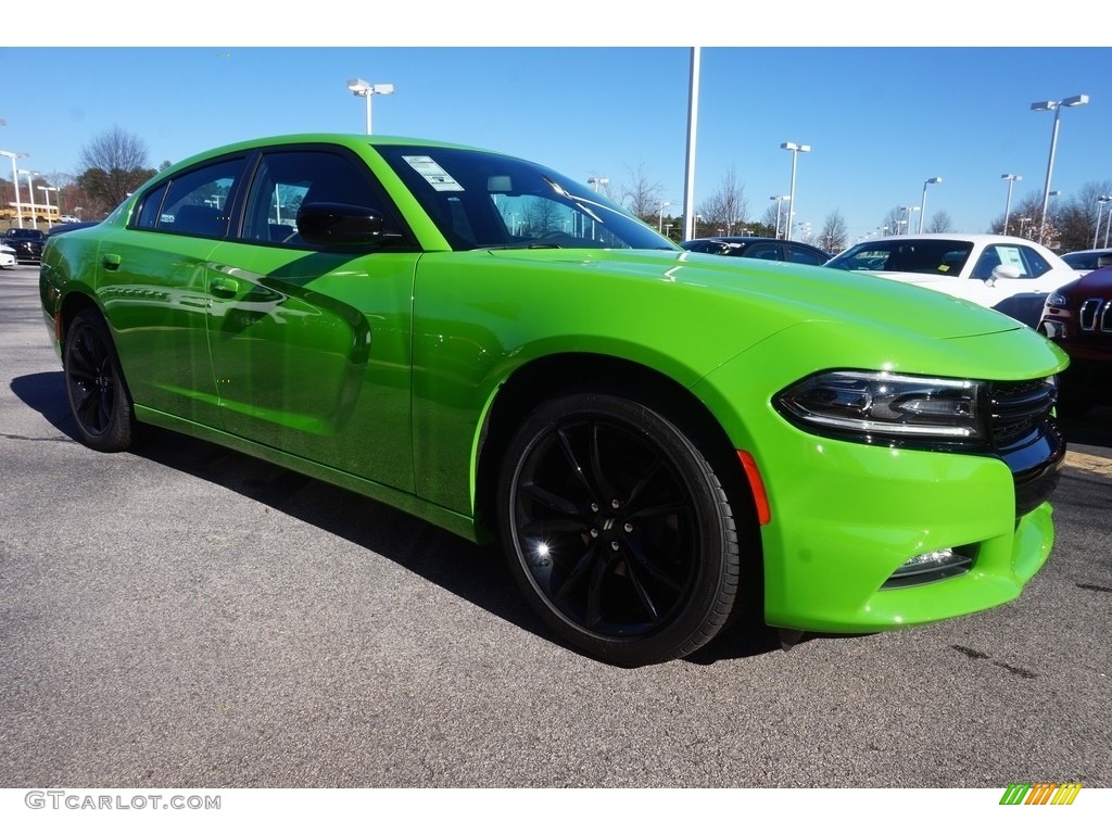 Green Go 2017 Dodge Charger SXT Exterior Photo #118755657