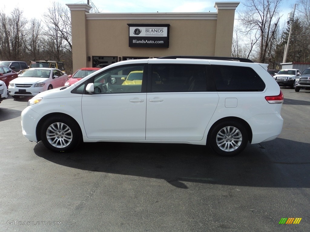2013 Sienna XLE - Super White / Light Gray photo #1