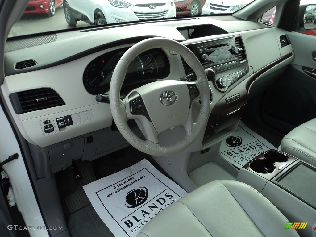 2013 Sienna XLE - Super White / Light Gray photo #6