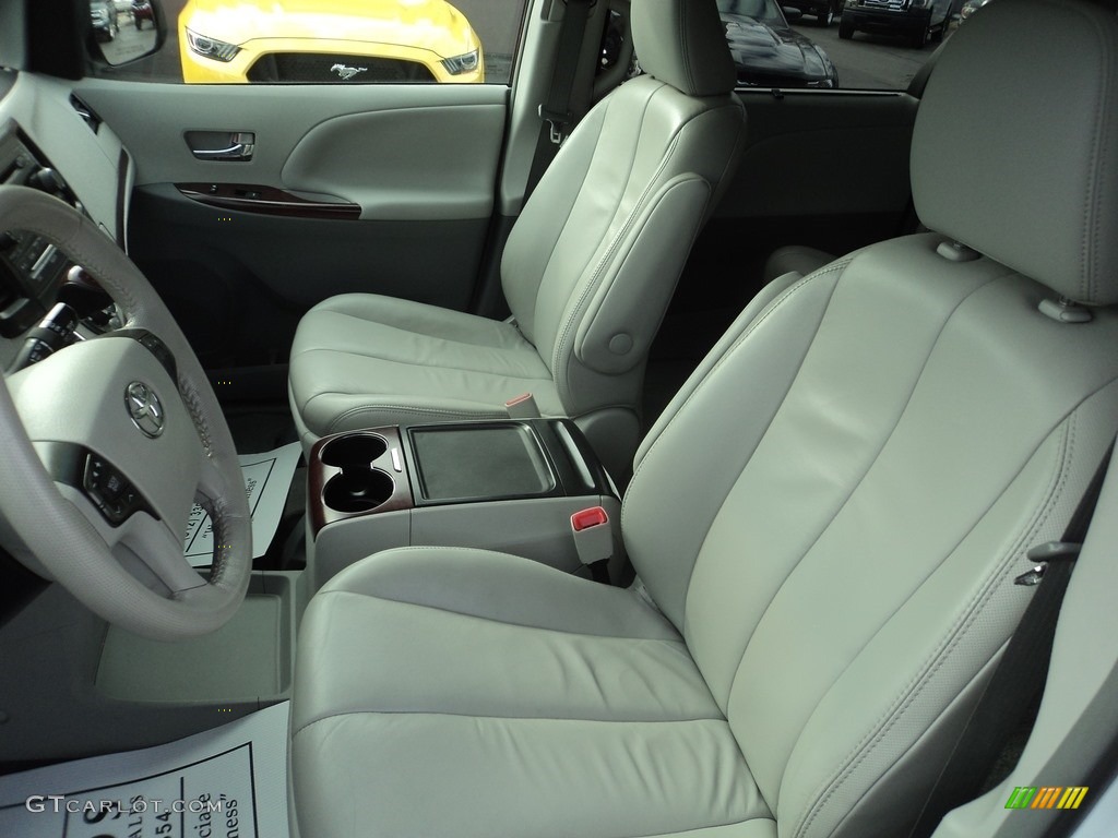 2013 Sienna XLE - Super White / Light Gray photo #7