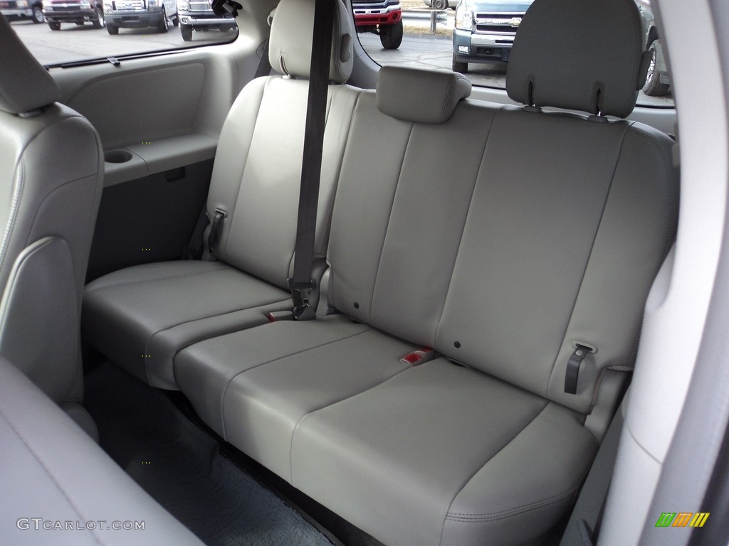 2013 Sienna XLE - Super White / Light Gray photo #9