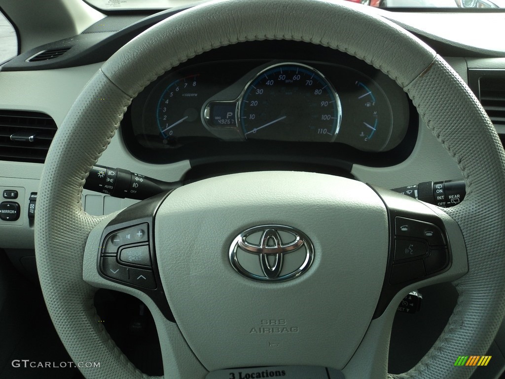 2013 Sienna XLE - Super White / Light Gray photo #13