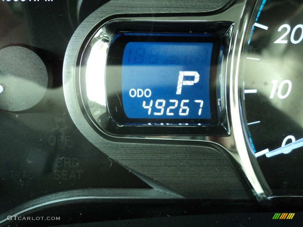 2013 Sienna XLE - Super White / Light Gray photo #15