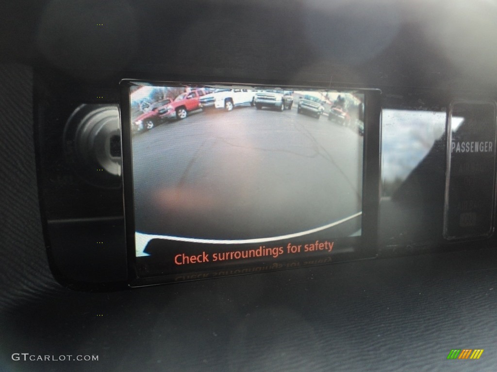 2013 Sienna XLE - Super White / Light Gray photo #20