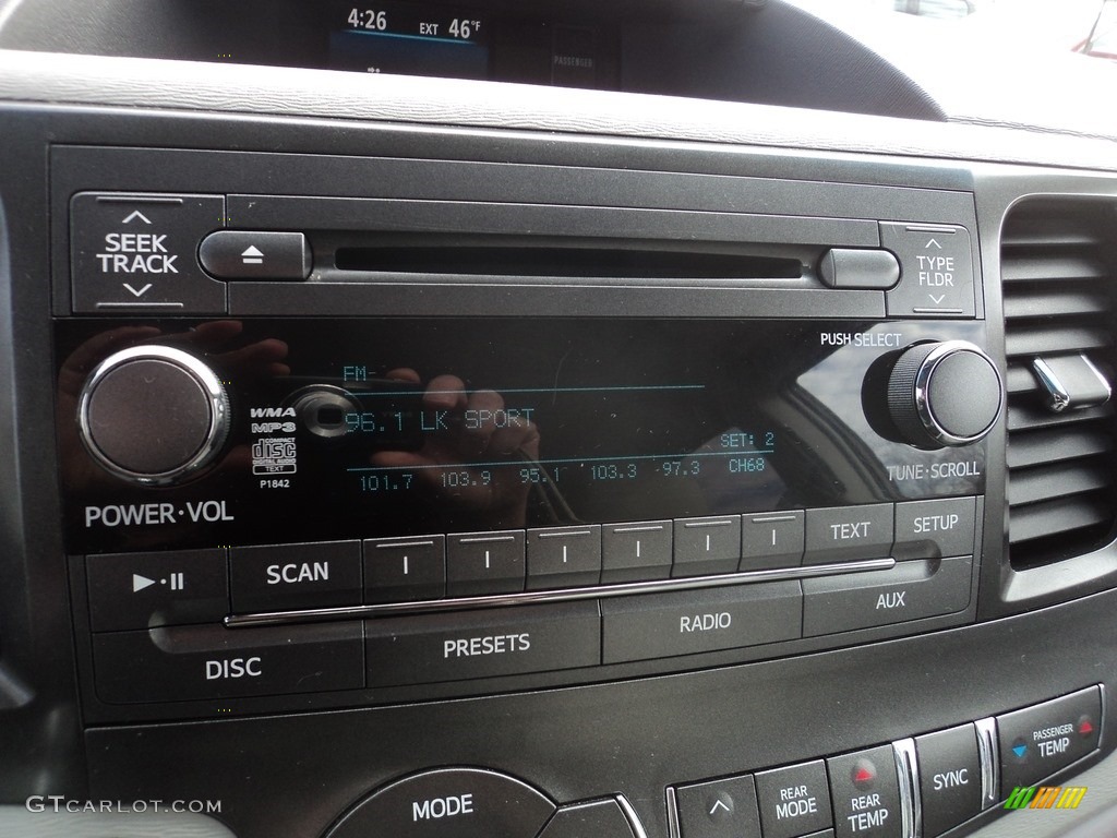 2013 Sienna XLE - Super White / Light Gray photo #21