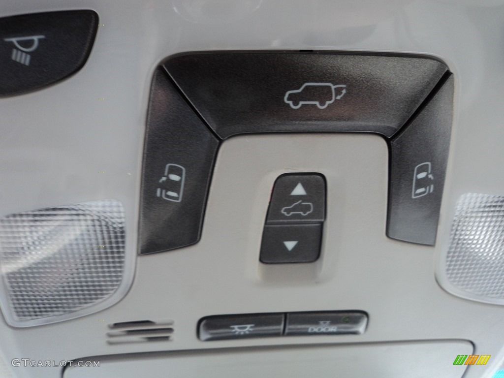 2013 Sienna XLE - Super White / Light Gray photo #26