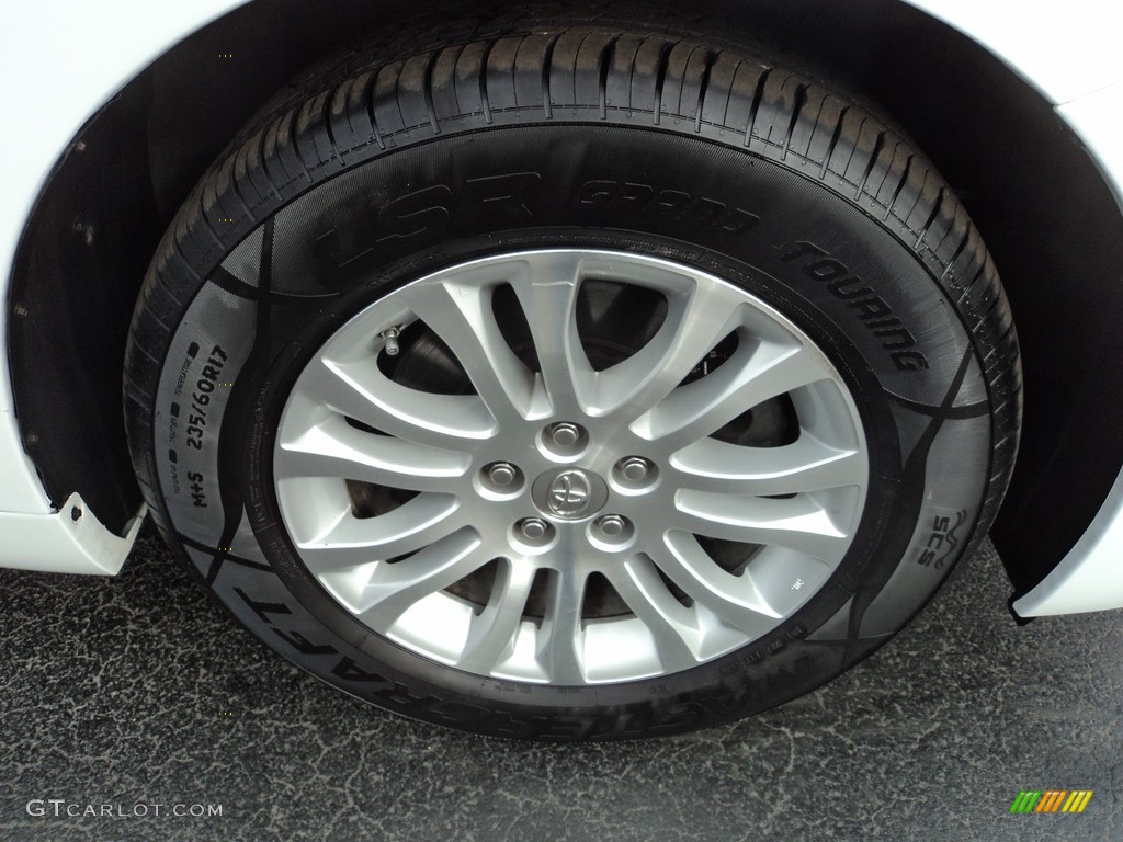 2013 Sienna XLE - Super White / Light Gray photo #29