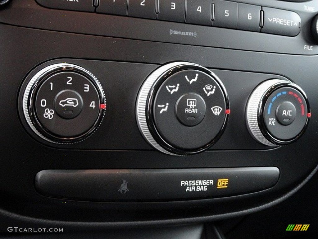 2017 Kia Soul Standard Soul Model Controls Photo #118761428