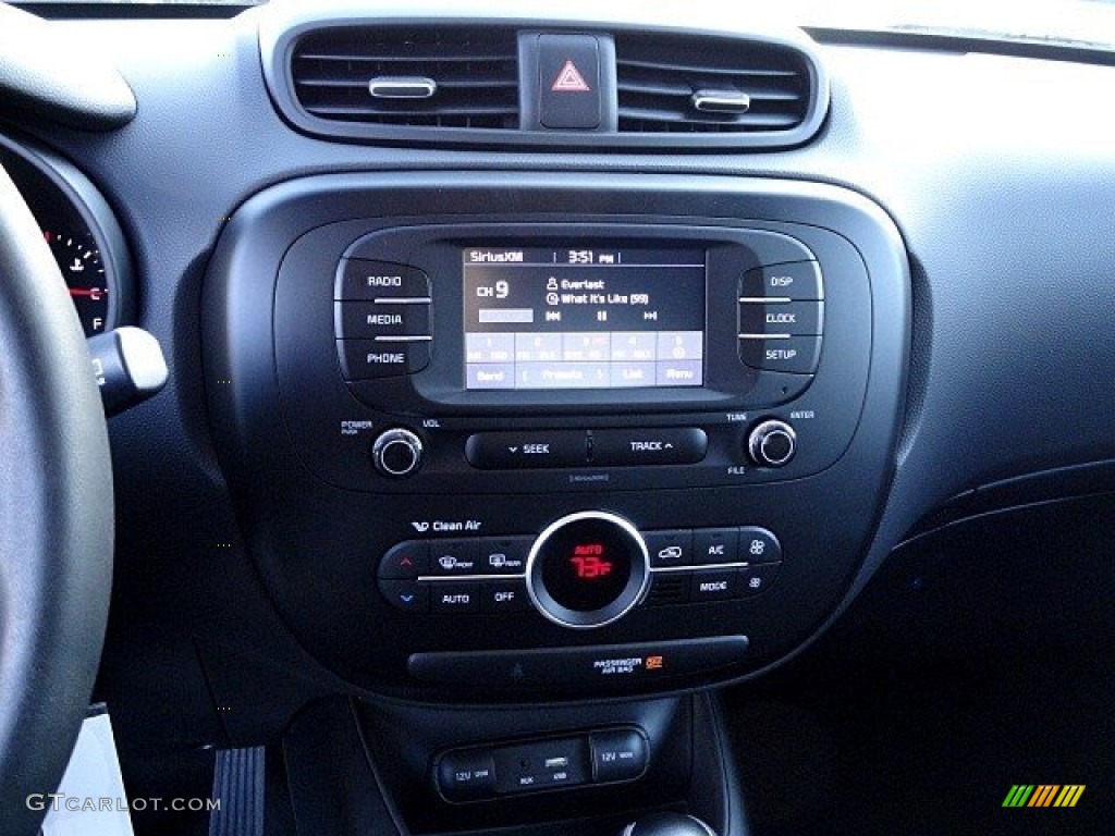 2017 Kia Soul + Controls Photo #118761506