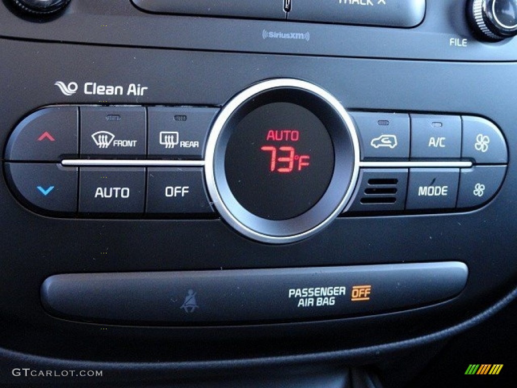 2017 Kia Soul + Controls Photo #118761509