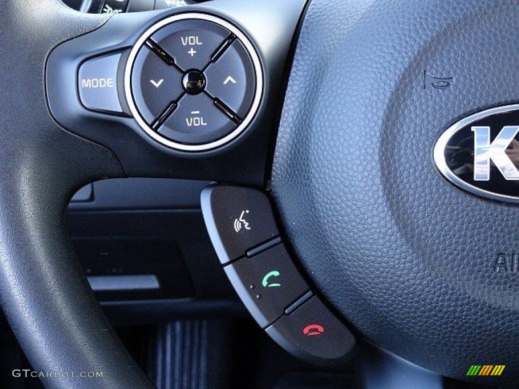 2017 Kia Soul + Controls Photo #118761521