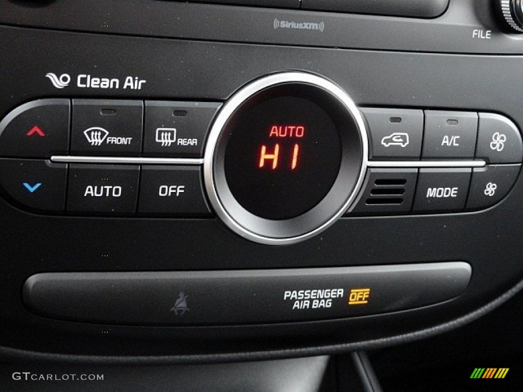 2017 Kia Soul + Controls Photo #118761593