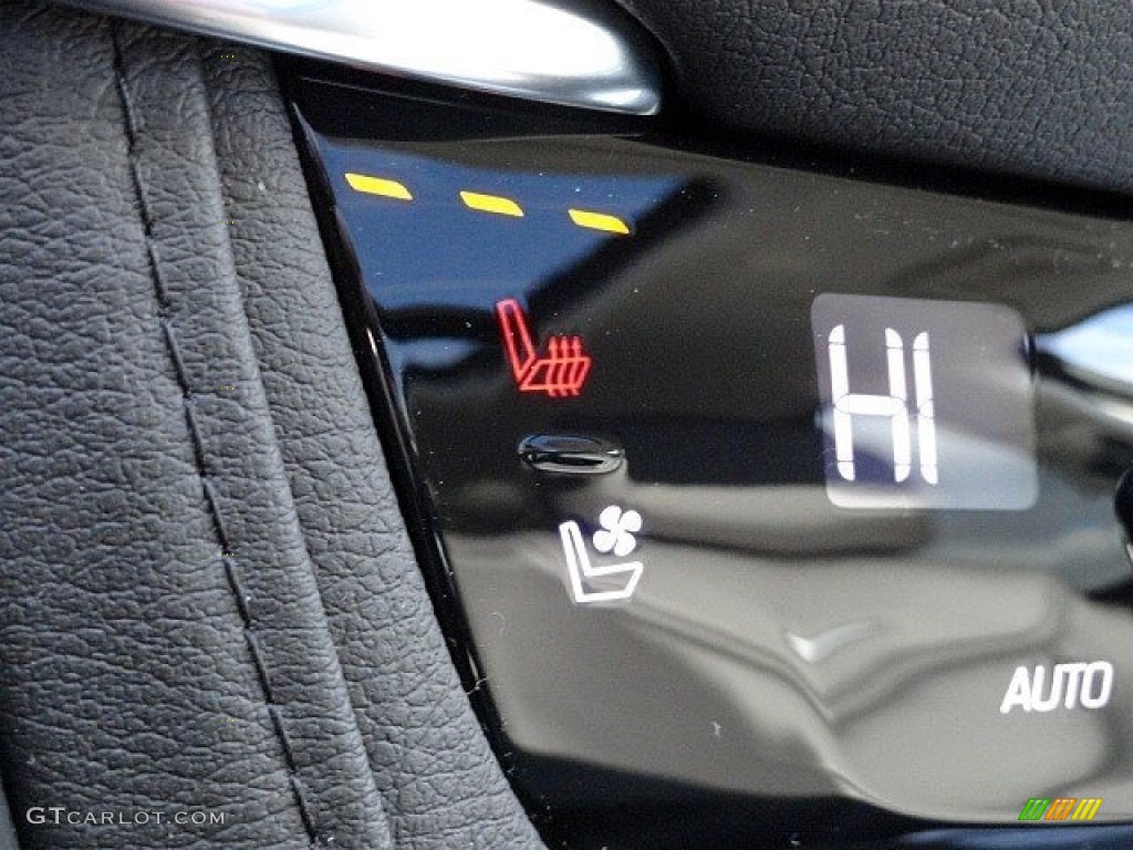 2017 Cadillac XT5 Premium Luxury Controls Photo #118778656