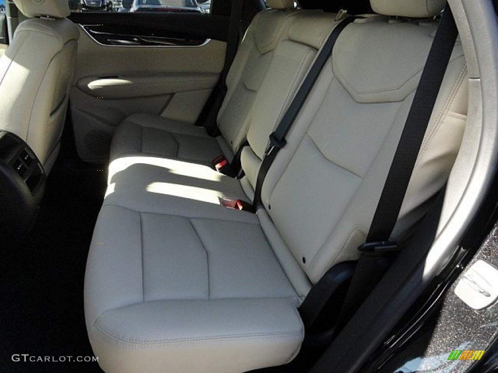 2017 Cadillac XT5 FWD Rear Seat Photos