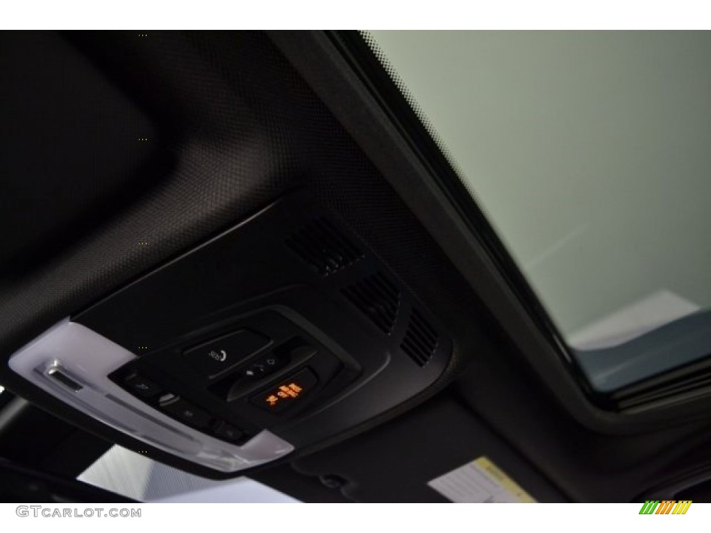 2017 3 Series 330i Sedan - Mineral White Metallic / Black photo #25