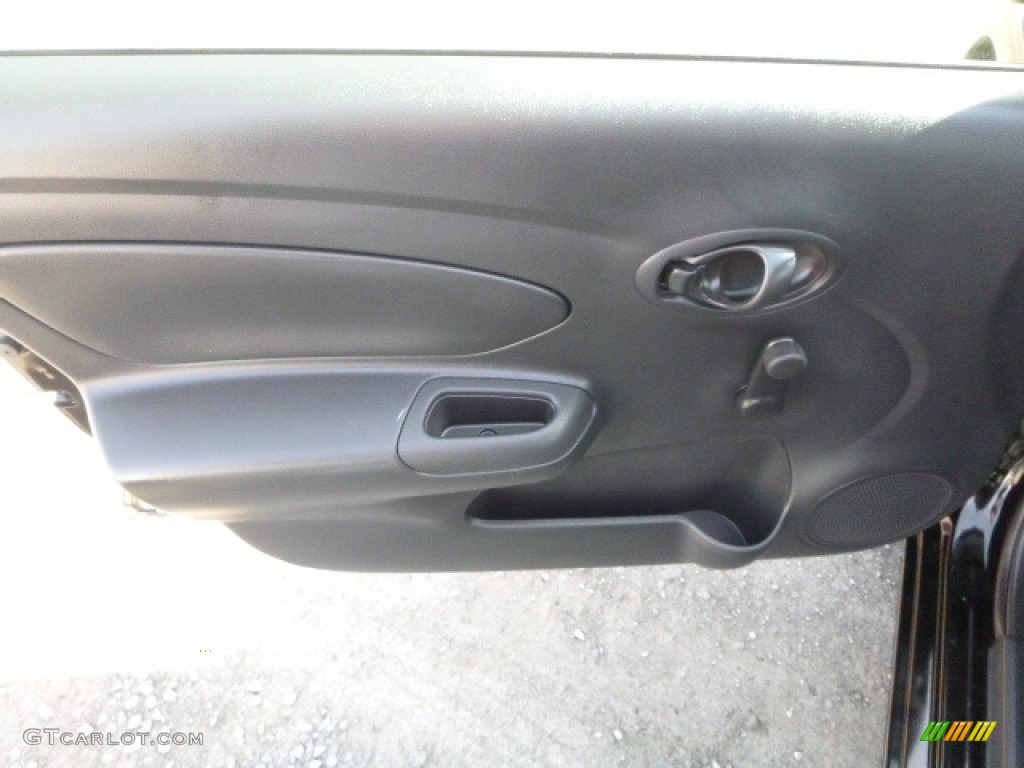2017 Nissan Versa S Charcoal Door Panel Photo #118807003