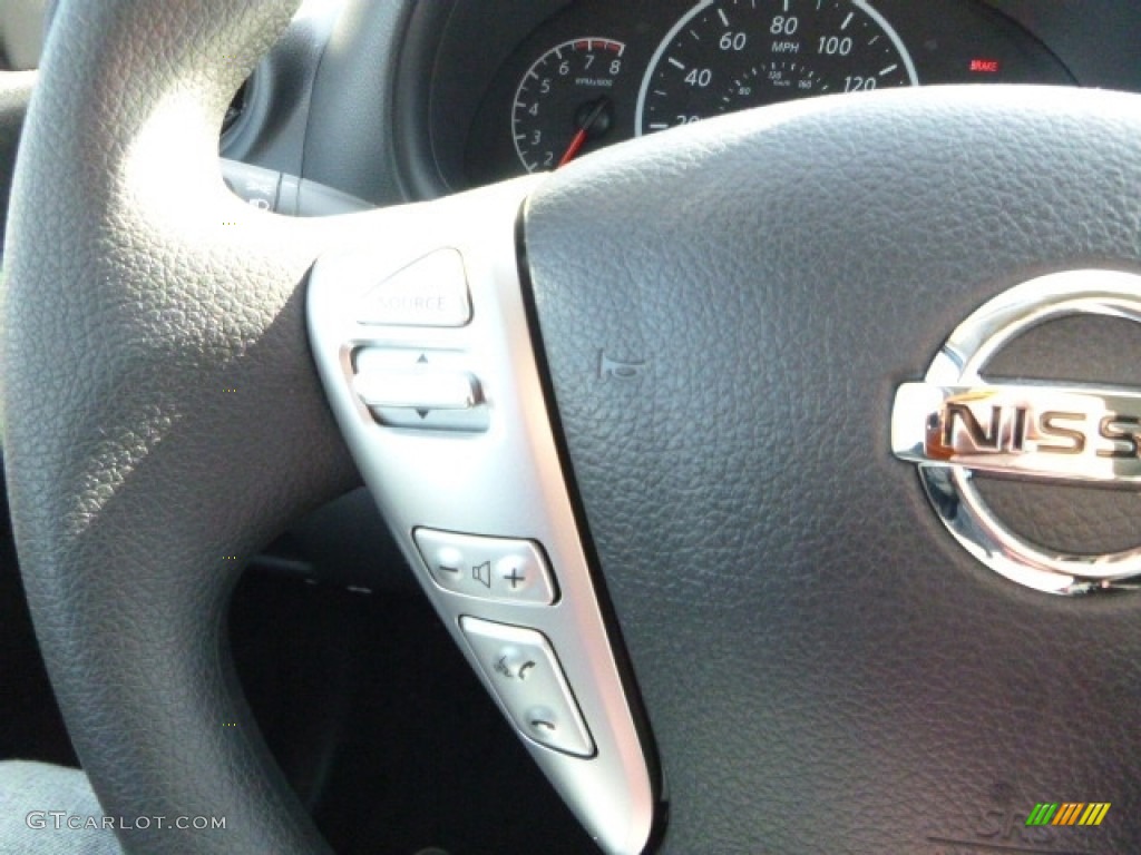 2017 Nissan Versa S Controls Photo #118807099