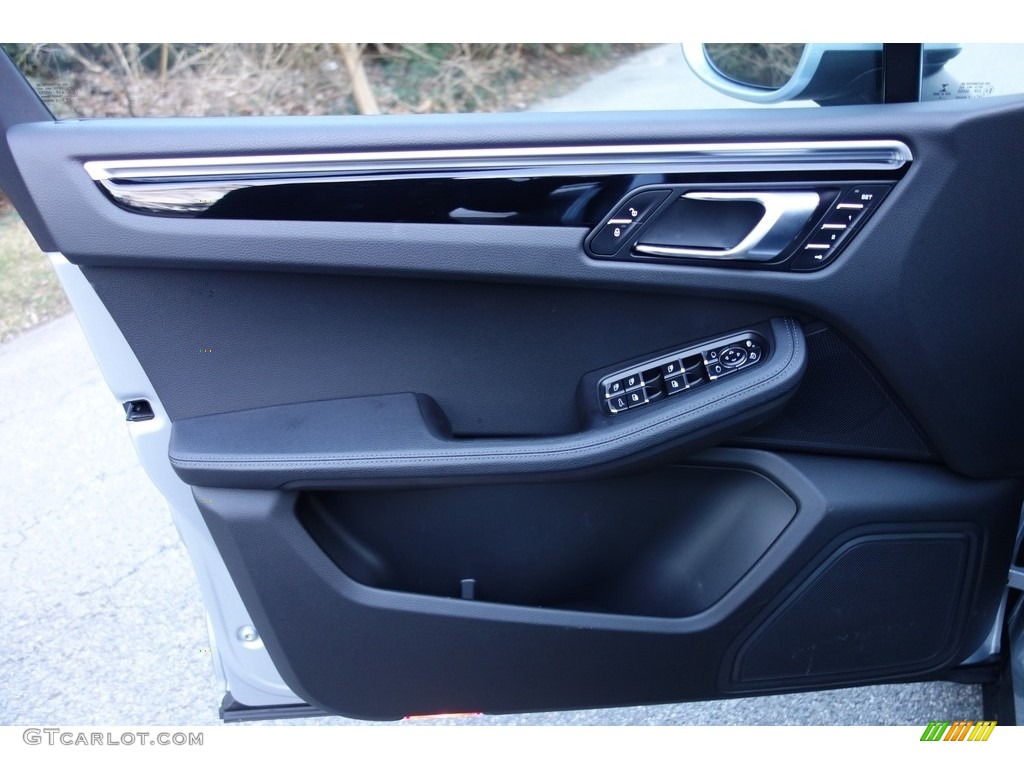 2017 Porsche Macan Standard Macan Model Black w/Alcantara Door Panel Photo #118814787