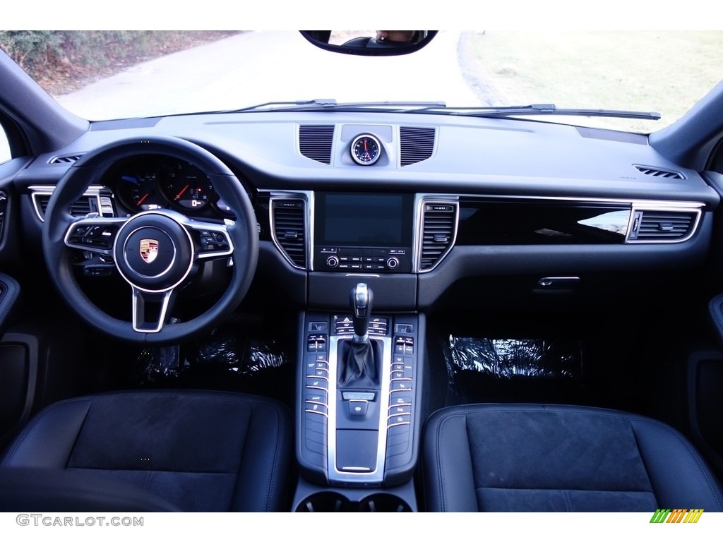 2017 Porsche Macan Standard Macan Model Black w/Alcantara Dashboard Photo #118814829