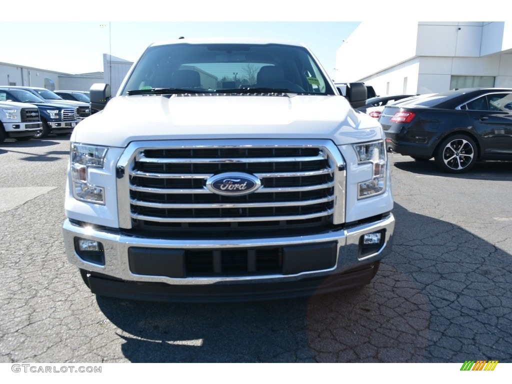 2017 F150 XLT SuperCrew - Oxford White / Earth Gray photo #4