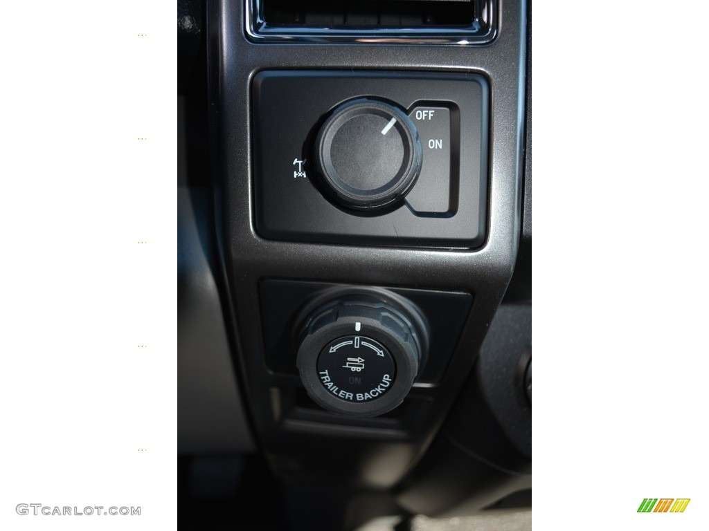 2017 F150 XLT SuperCrew - Oxford White / Earth Gray photo #14