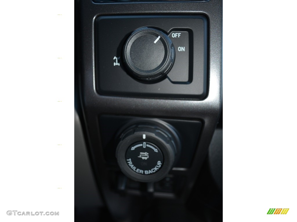 2017 F150 XLT SuperCrew - Blue Jeans / Earth Gray photo #17