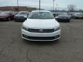 Pure White - Passat SE Sedan Photo No. 2