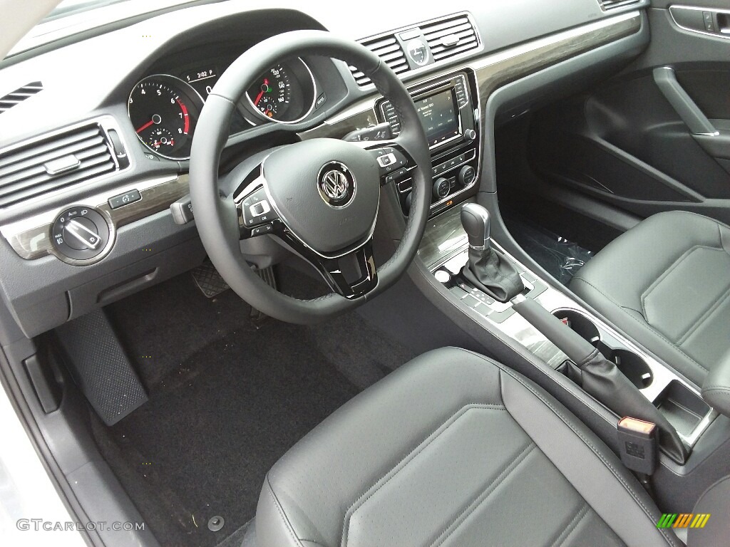 Titan Black Interior 2017 Volkswagen Passat SE Sedan Photo #118827109