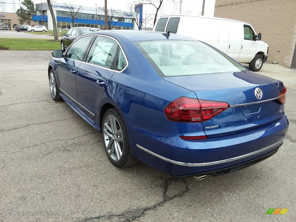 2017 Passat R-Line Sedan - Reef Blue Metallic / Moonrock Gray photo #4