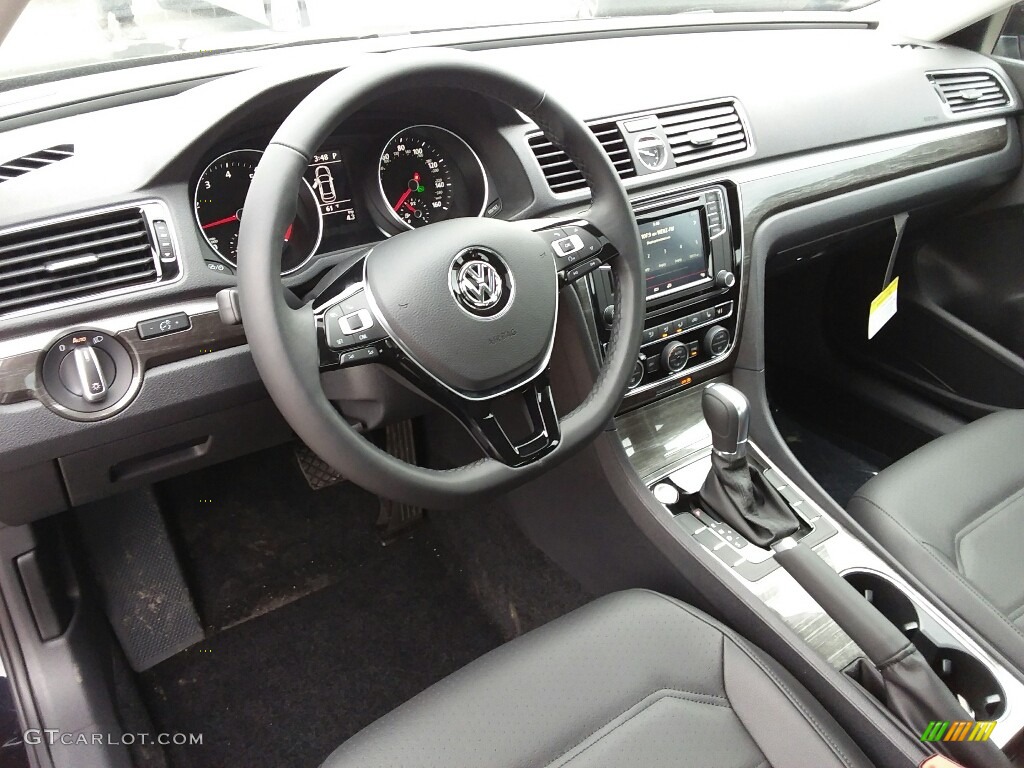Titan Black Interior 2017 Volkswagen Passat SE Sedan Photo #118827487