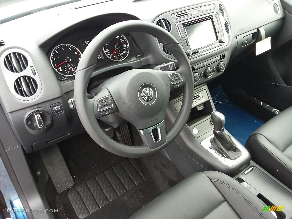 Charcoal Interior 2017 Volkswagen Tiguan SEL 4MOTION Photo #118827700