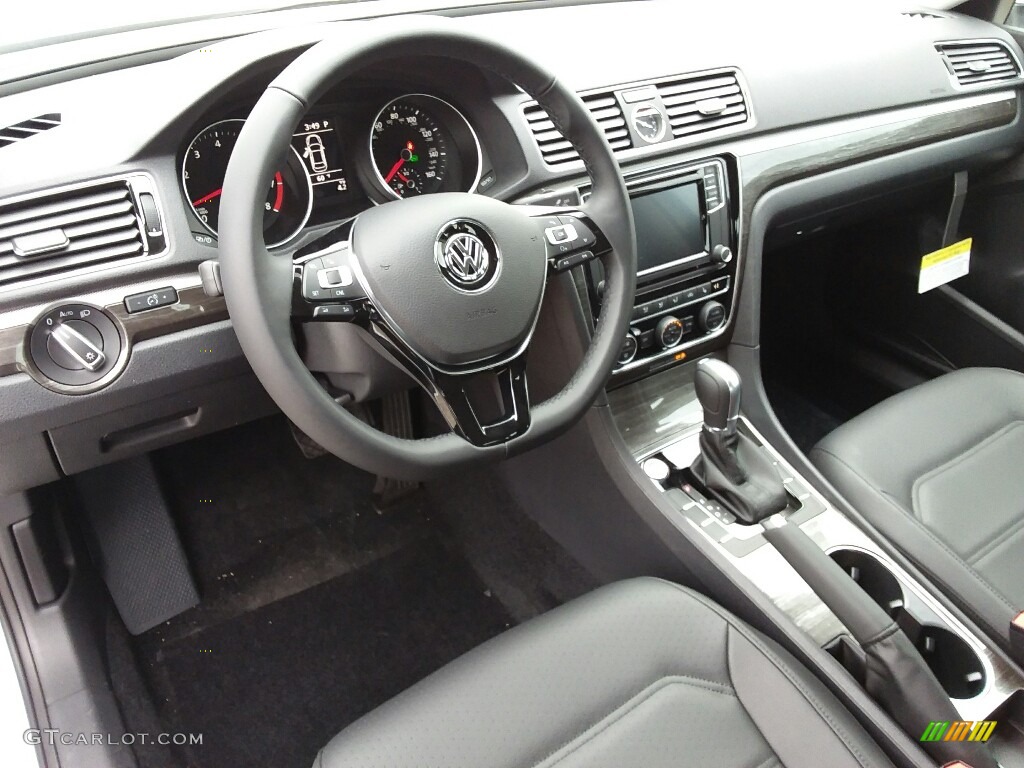 Titan Black Interior 2017 Volkswagen Passat SE Sedan Photo #118827847