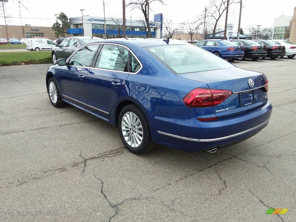 2017 Passat SE Sedan - Reef Blue Metallic / Moonrock Gray photo #4