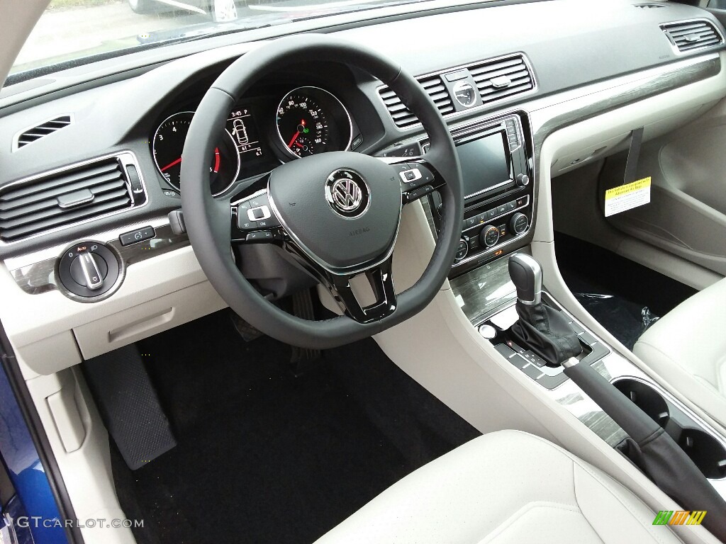 Moonrock Gray Interior 2017 Volkswagen Passat SE Sedan Photo #118828477