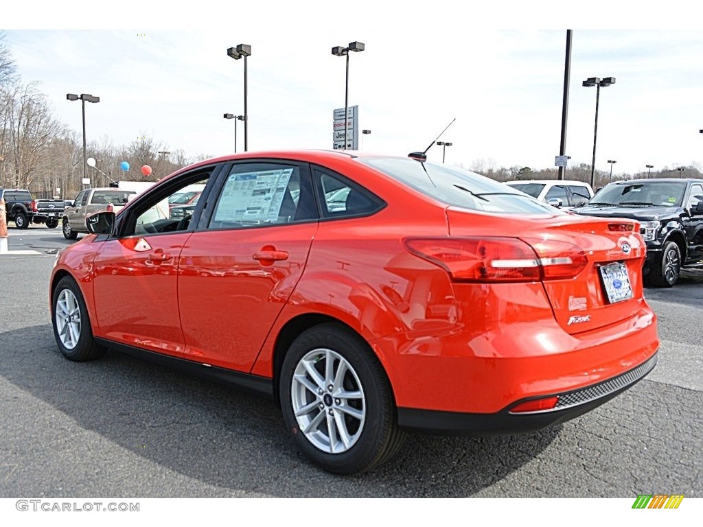 2017 Focus SE Sedan - Race Red / Charcoal Black photo #18