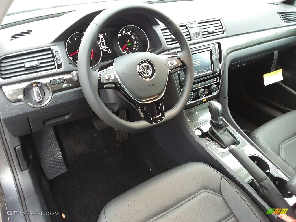 Titan Black Interior 2017 Volkswagen Passat SE Sedan Photo #118828906