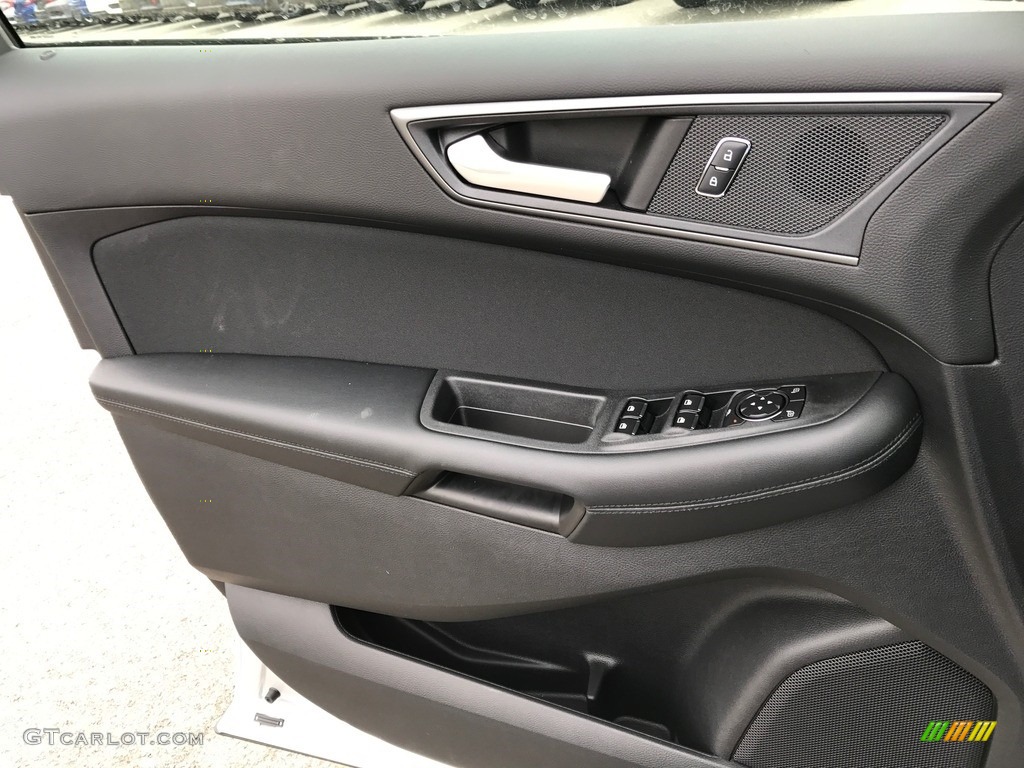2017 Ford Edge SE AWD Ebony Door Panel Photo #118836322