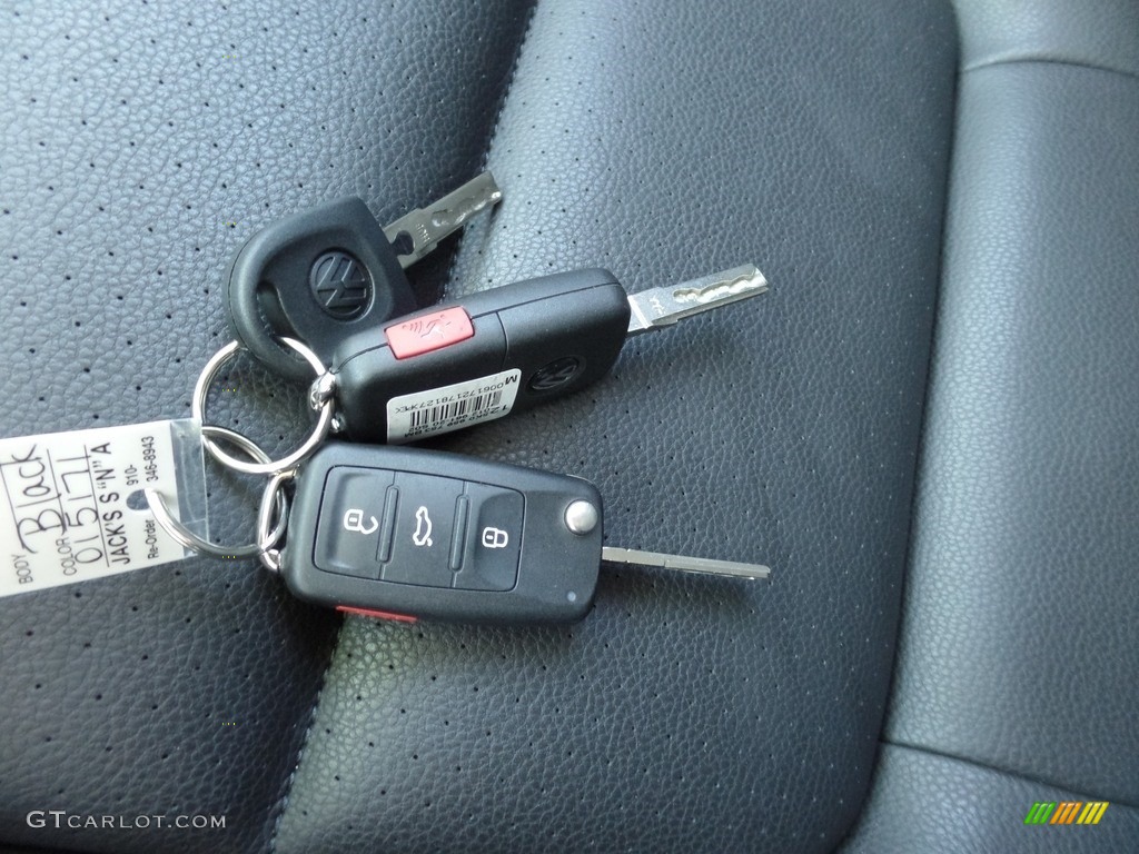 2017 Volkswagen Tiguan Limited 2.0T 4Motion Keys Photos