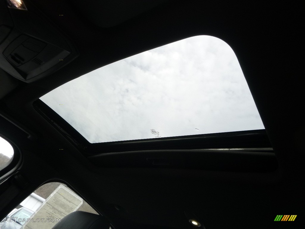 2017 Ford Focus RS Hatch Sunroof Photo #118838560