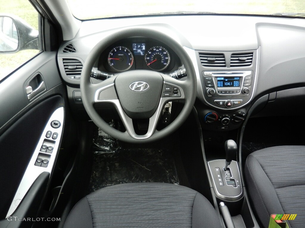2017 Hyundai Accent SE Hatchback Dashboard Photos