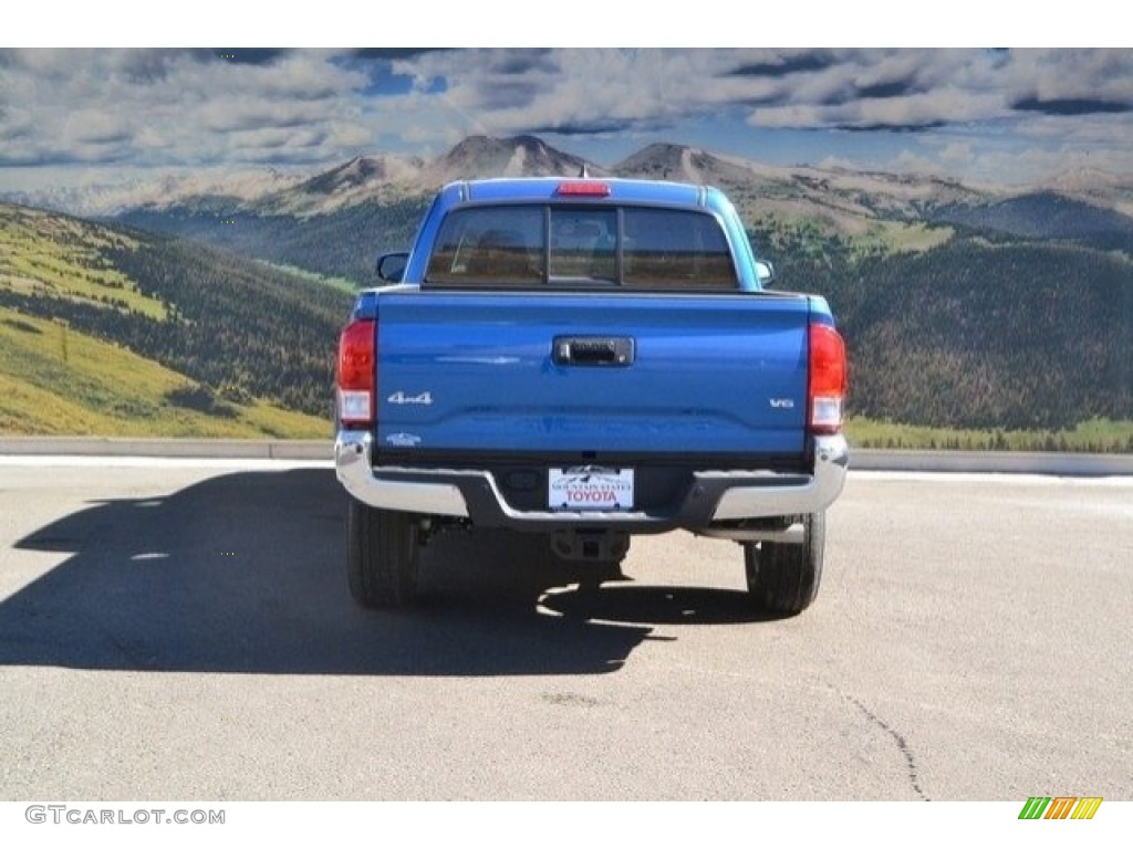 2017 Tacoma SR5 Access Cab 4x4 - Blazing Blue Pearl / Cement Gray photo #4