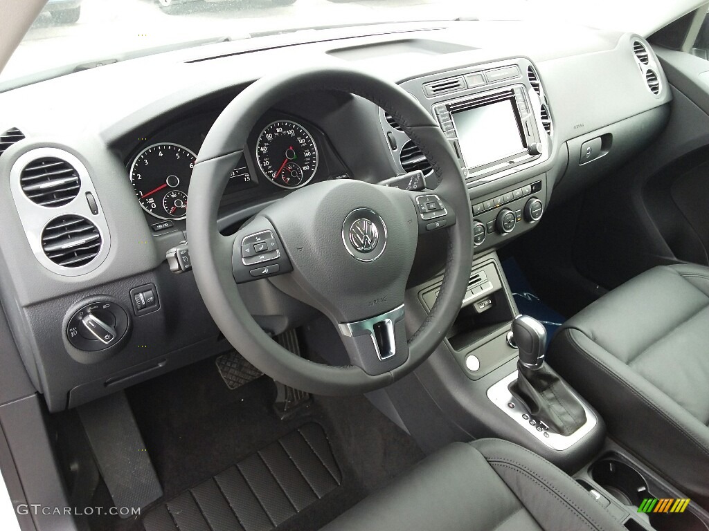 2017 Volkswagen Tiguan Sport 4MOTION Interior Color Photos